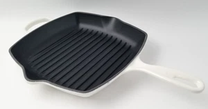 Le Creuset Signature France Griglia per Padella Quadrata in Ghisa 10,25 Pollici, Bianco - Foto 1 di 13