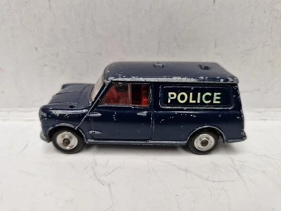 Corgi Toys #448 MINIVan POLICE 1/43 die cast used, missing left rear door antenn - Bild 1 von 4