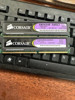 Pair 2x2GB Corsair XMS2 CM2X2048-6400C5 DDR2-800 PC2-6400 CL5 Desktop RAM - Image 1 of 3