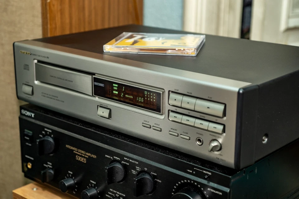 Onkyo R1 CD Player DX-7011 mit originaler FB - Bild 1 von 4