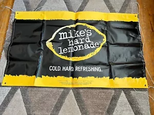 Mike’s Hard Lemonade Grande Striscione Vinile Pubblicità 59”L X 36”T Raro 2006 - Foto 1 di 7