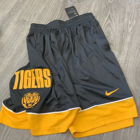 Nike LSU Tigers Shorts  Men’s Size: Large NWT Standard Fit Dri-Fit Cover