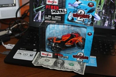 Moto Yamaha Deltabox YZF (R7) 2008 (Maisto) naranja y rojo escala 1:18 Foto 1 de 2