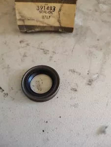Briggs and Stratton oil seal 391483s - Picture 1 of 2