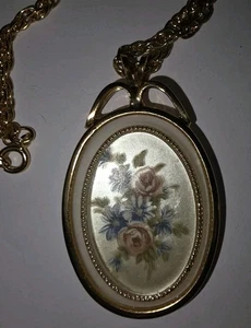 Collar Colgante Vintage Victoriano Estilo Camafeo Rosa Floral Tono Dorado - Imagen 1 de 4