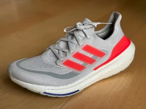 adidas Ultra Boost Light * 44,5 / 10.5 / 10 UK * HQ8596 Grey Grau Solar Red Top - Bild 1 von 9