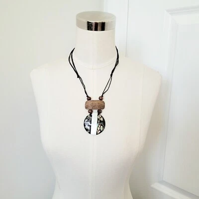 OOAK Black/White MoP/Abalone Shell Pendant Necklace NWOT Gifting Island Party - Image 1 of 4
