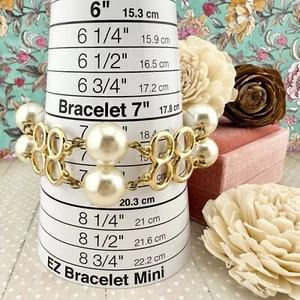 Vintage Gold-Tone Bracelet with Faux Pearls and Open Circle Links – 1980s - Picture 1 of 7