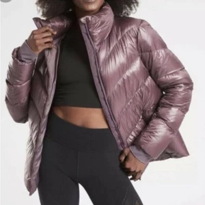 Neu mit Etikett Athleta Lofty Down Violet gefütterte Gänsedaunenjacke Größe Small 800 - Bild 1 von 10