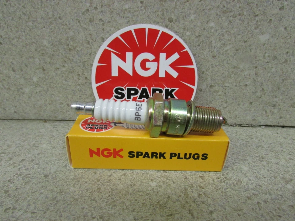 Bujía NGK 80-81 YAMAHA SR500 77 XS400D 80-81 XT500 80 YT125 TRI MOTO BP6ES  Foto 1 de 1