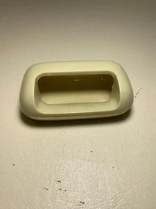 1981 Eldon Office Products Scrivania Ufficio Beige/Crema Calamita Portacarte HK - Foto 1 di 5