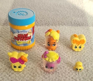 Shopkins Season 11 Family Mini Packs The Jelly Nutsons Set of 5 + 1 Container - Bild 1 von 5