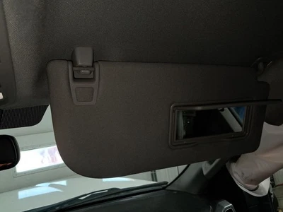 Parasol para pasajeros doble cabina con espejo retrovisor para camioneta Ford F150 18-20 415837 Foto 1 de 4