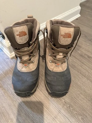 The North Face Chilkat 雪地靴 - 男式 10 码棕色 V400 防水 — 第 1/3 张图片