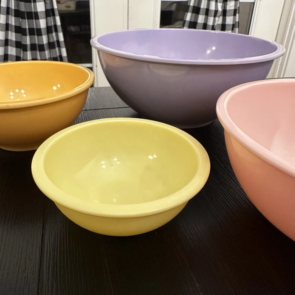 Cynthia Rowley Melamine Nesting Bowls Set Of 4 Pastel Colors VGC - Image 1 of 4