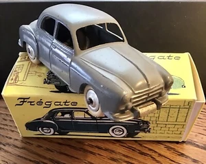 C.I.J N° 4-51 Renault Frégate - Imagen 1 de 5