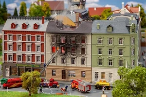 N Scale Buildings - 232326 - Dwelling house on fire - Kit - Picture 1 of 3