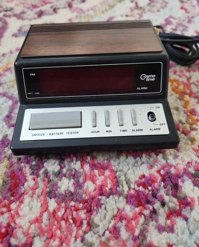 Vintage Cosmo Time Model E-519 Digital LED Alarm Clock Walnut Grain  TESTED Cover