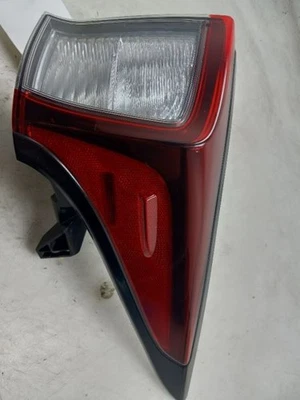 LUZ TRASERA MONTADA EN CUARTO LADO PASAJERO TOYOTA PRIUS 19-22  Foto 1 de 4