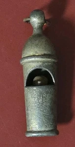 Silbato de peltre antiguo - Imagen 1 de 4