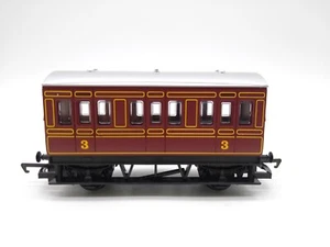 Hornby Four Wheel Coach Red / Brown - OO - (Unused) Mint Condition - Picture 1 of 7