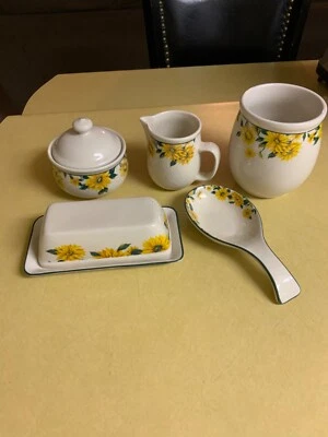 JUEGO DE UTENSILIOS DE 5 PIEZAS: SOPORTE PARA UTENSILIOS, MANTEQUILLA, CUCHARA, AZÚCAR Y CREMA Foto 1 de 2