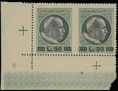 1946, VATICAN CITY, POPE PIUS XII, 30L/20L HORIZ PAIR IMPERF BETWEEN VLH SC.#109 - Image 1 of 2