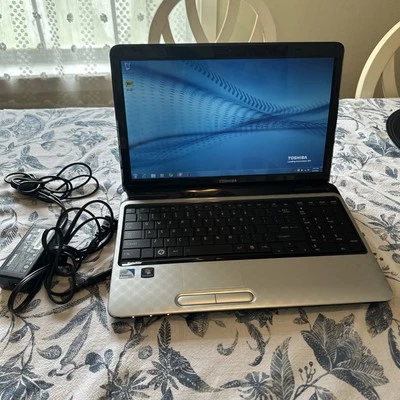 15.6" TOSHIBA Satellite L755-S5216 Intel Pentium - 300GB HDD - 4GB RAM - Silver - Image 1 of 4