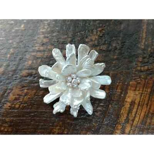Broche de perlas de copo de maíz Biwa de agua dulce aceite de flor Starburst resbaladizo opalescente - Imagen 1 de 3