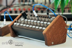 Korg SQ-1 Echtholz Seitenteil Eiche Dunkel Wooden Side Panel Desktop Stand Rack  - Picture 1 of 10