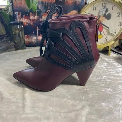 BOTAS FLORALES CORSÉ DE CUERO ITALIANO RACINE CARREE Foto 1 de 4