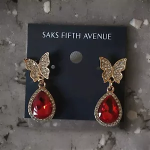 Nuevo Pendiente Saks Fifth Avenue Mariposa Estrás Lágrima Rojo - Imagen 1 de 2