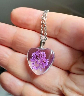 COLLANA CUORE CIONDOLO VERI FIORI VIOLETTA MYOSOTIS CAPSULA RESINA ECOFRIENDLY - Immagine 1 di 4
