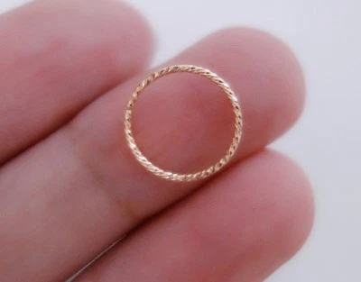 Anillo de aro de cartílago con corte de diamante de relleno de oro rosa de 14K hecho a mano Tragus Foto 1 de 4