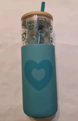 Vaso de vidrio con funda de silicona, tapa de madera y pajita, corazón azul/verde azulado - 20 fl oz Foto 1 de 2