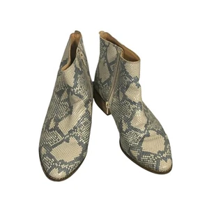 Lucky Brand Lenree hellbraun grau Leder Schlangenmuster spitz zulaufend Stiefelette Gr. 10 - Bild 1 von 10