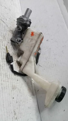 2015 Nissan Rogue OEM Brake Master Cylinder Green 95K Miles NJ25-21375-528327 - Image 1 of 4