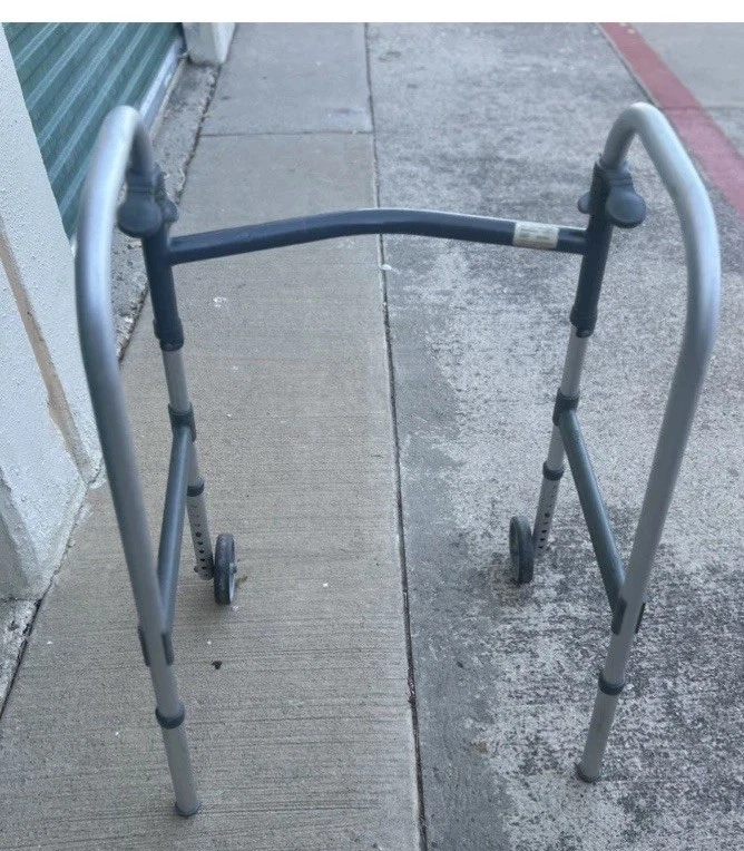 Andador Plegable INVACARE Modelo 6291-A Altura Ajustable Hasta 300 Lb Foto 1 de 4