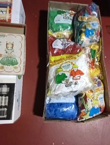 Vtg FINAL REDUCED 2 Plastic 1 Metal Hand Loom Instruc 7 Bags Wool Novelty Co - Picture 1 of 10