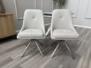 Tolles Möbeldorf Avorio Paar drehbare Esszimmerstühle versandfertig - Bild 1 von 16