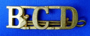 WW2 CANADIAN SHOULDER TITLE BADGE BCD - BRITISH COLUMBIA DRAGOONS. BRASS, LUGGED - Imagen 1 de 3