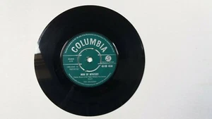 The Shadows 7" single - Man Of Mystery / The Stranger - Excellent - Imagen 1 de 2