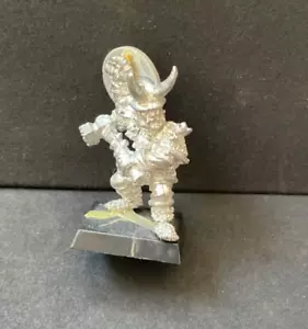 Figura Warhammer 40K Metal - HEROIC FIGHTER / FEUDAL HARALD - El Imperio - Imagen 1 de 3