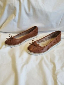 White Mountain Womans Shoes Size 9.5 Delgado Flat, Color Tan. - Picture 1 of 6