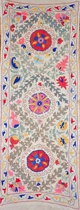 Suzani Tischläufer, usbekische Blumendesign Stickerei, handgefertigt, Seide, mehrfarbig - Bild 1 von 10