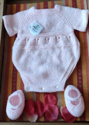 Conjunto de punto para bebé Ranita y zapatos. 6-12 meses. Hecho a mano - Imagen 1 de 2