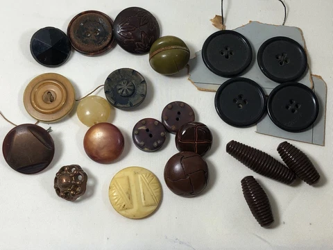 Lot of 22 Antique Vintage Large Plastic Lucite Celluloid Buttons mix color size Cover