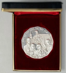 The Hamilton Mint 13 Colonies 200 Years of Freedom Silver Medal 2.625oz DC-7136 - Picture 1 of 3