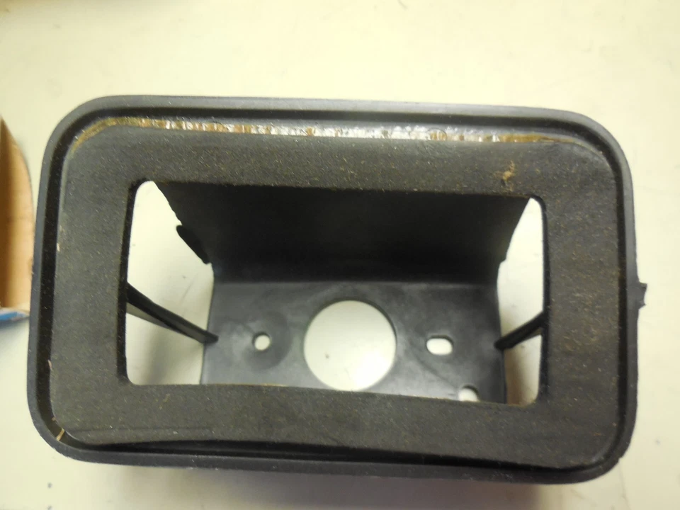 NOS 1970 1971 Ford Torino Rear Side Marker Lamp Retainer LH D0OZ-15A210-H - Image 1 of 3