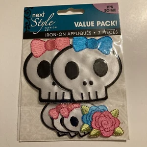 Totenkopf mit rosa Schleife 7 Stck. Bügelbild bestickt Patches 2 1/2" x 2 5/8" - Bild 1 von 5